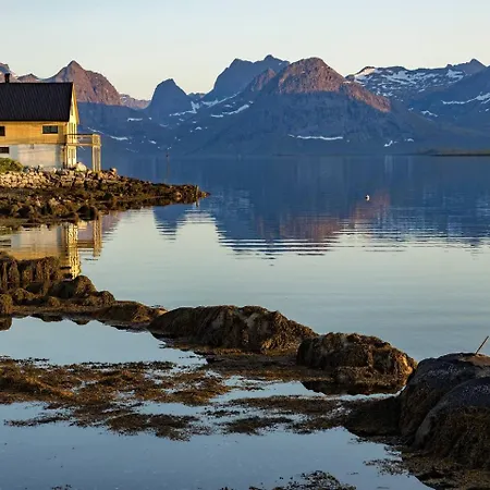 Semesterbostad Minkfarmen, Spacious Seaside With Scenic View Ramberg