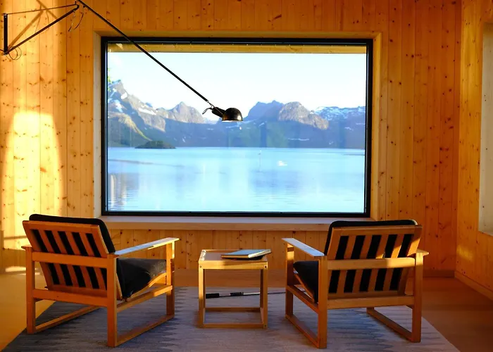 Minkfarmen, Spacious Seaside With Scenic View Casa de Férias *